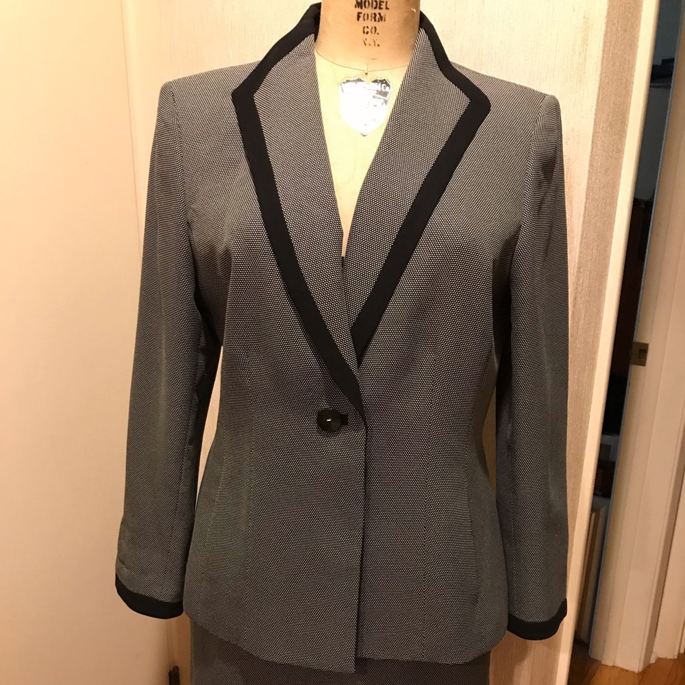 Kasper Black & White Skirt Suit 12 Career Classic